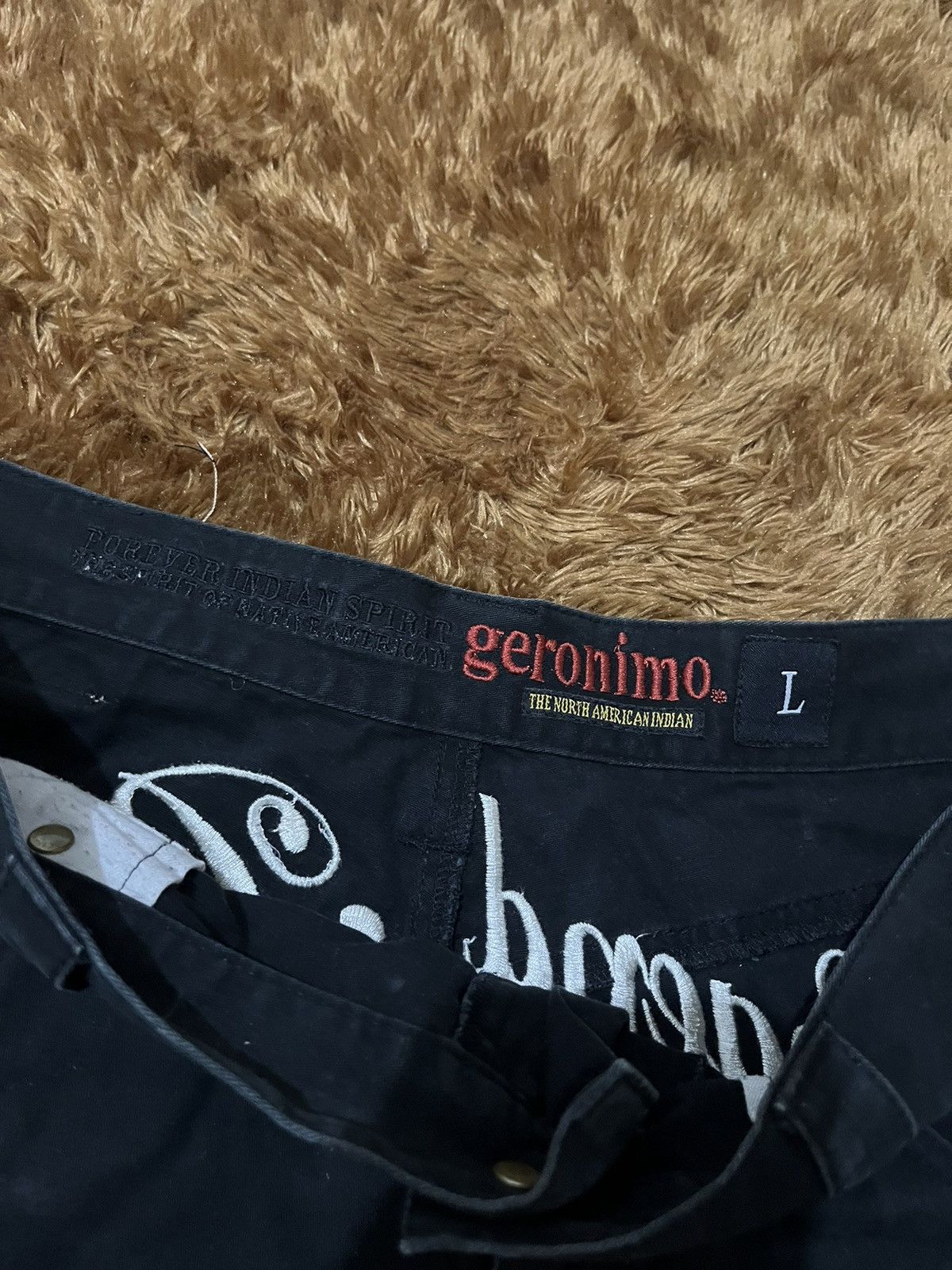 Japanese Brand 2001 GERONIMO LEGEND RUGGED SPIRIT OF INDIAN Shortspants Size US 34 / EU 50 - 5 Thumbnail