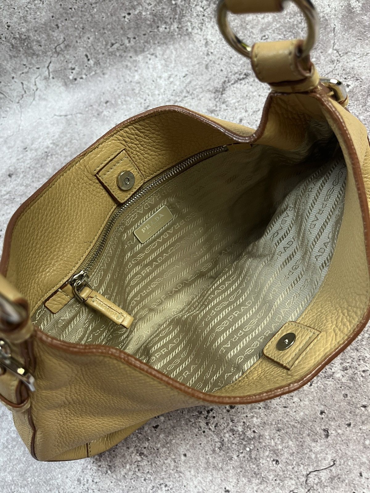 Prada 2000’s Prada Beige Vitello Daino Leather Hobo Shoulder Bag Size ONE SIZE - 4 Thumbnail