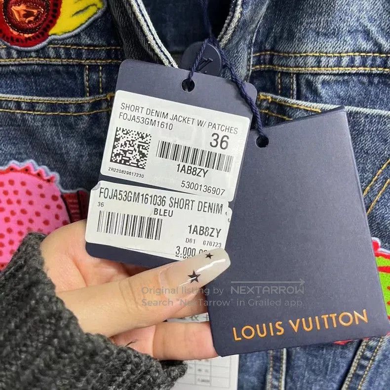 Louis Vuitton louis vuitton blue badge patch long. Size US XL / EU 56 / 4 - 5 Thumbnail