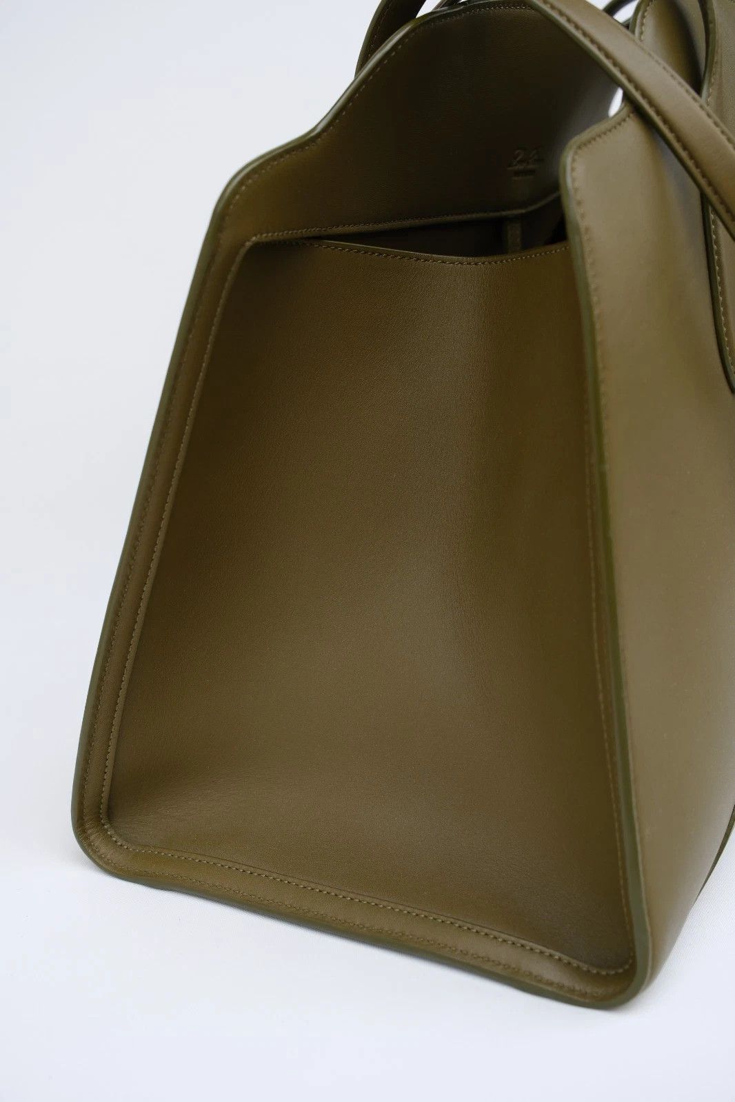 Loro Piana NEW Loro Piana Extra-Large Leather Tote Bag in Olive Green Size ONE SIZE - 5 Thumbnail