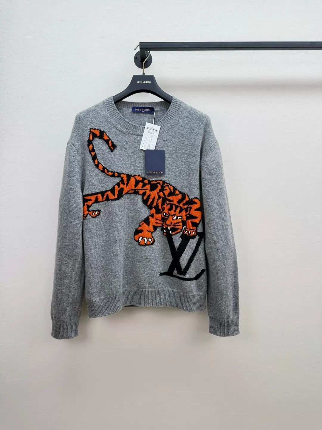 Louis Vuitton LV Sweater New With Tags Size US M / EU 48-50 / 2 - 1 Thumbnail