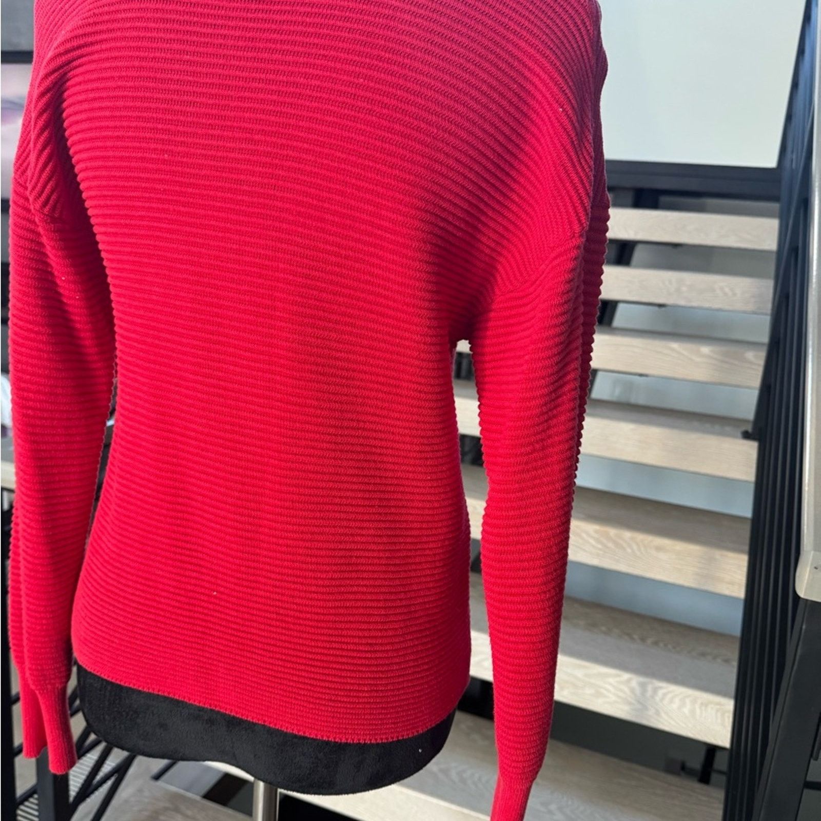 Tommy Bahama New Tommy Bahama Women's V-Neck Sweater in Red size S Size S / US 4 / IT 40 - 6 Thumbnail
