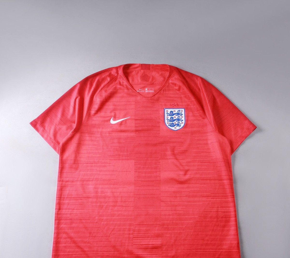 Nike Nike England Dri Fit Running Red Tee Jersey T Shirt Lab XL Size US XL / EU 56 / 4 - 2 Thumbnail