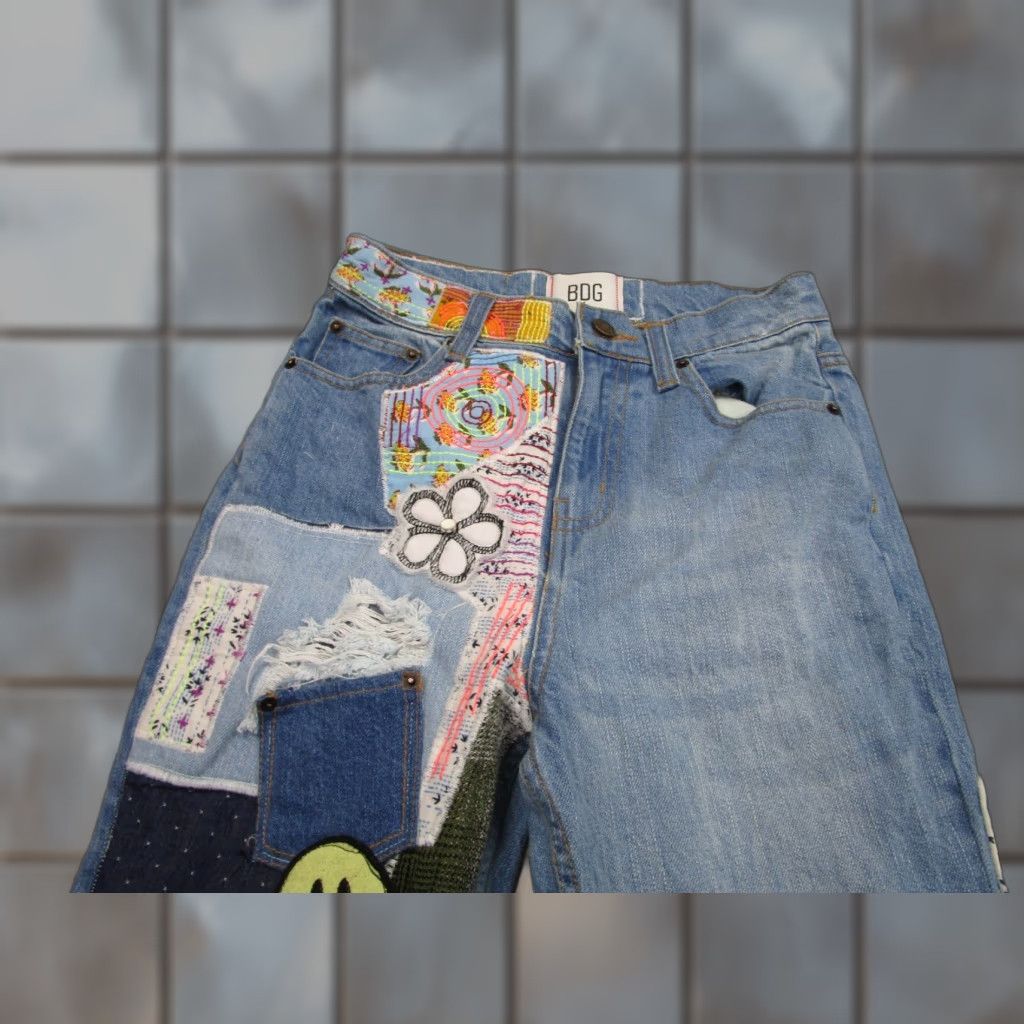 VINTAGE Patchwork Jeans Womens 24 Light Wash Boho Embroidered Hippie y2k Festival BDG Jeans Flared 5-Pocket Womens Jeans