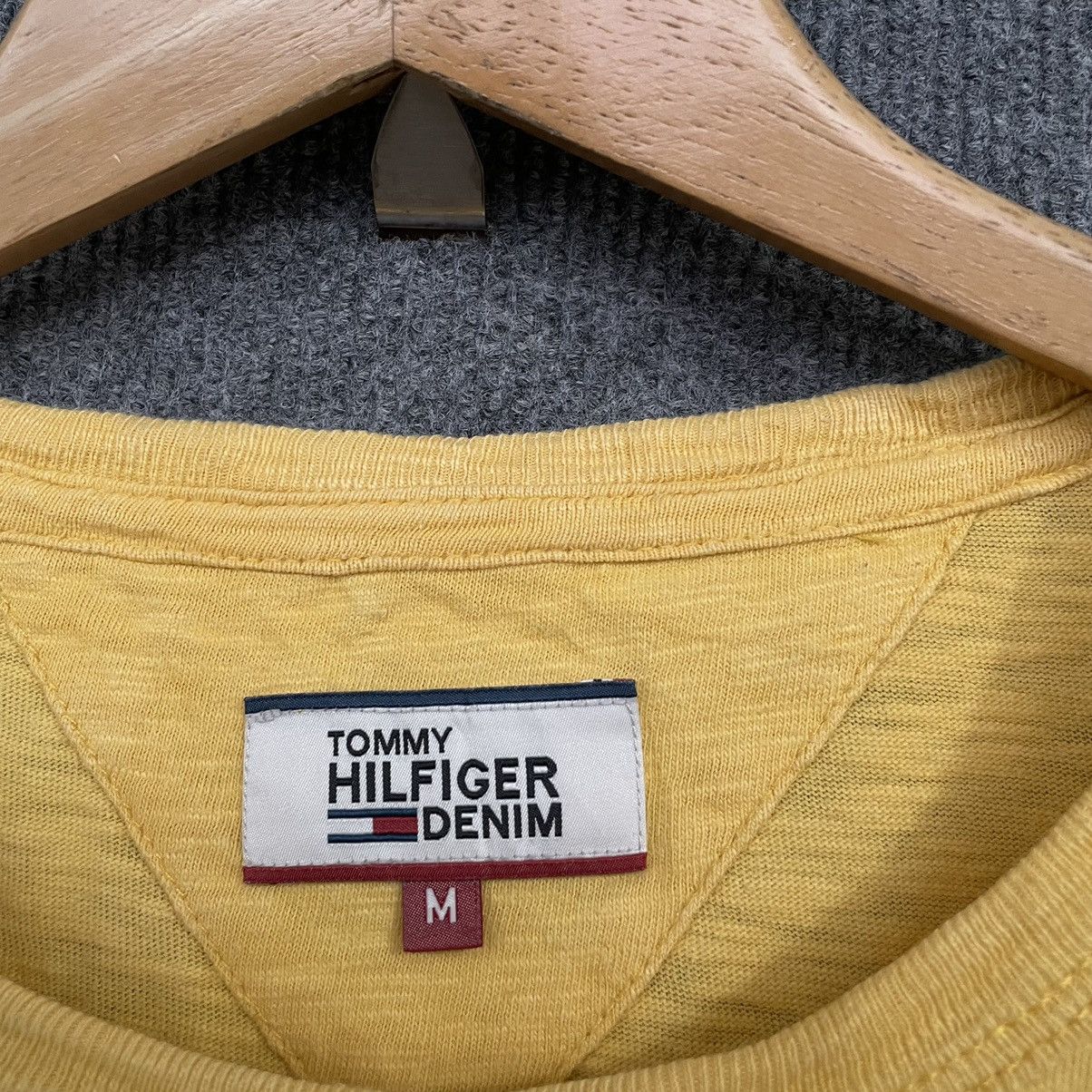 Tommy Hilfiger × Vintage Vintage Y2K Tommy Hilfiger Denim T Shirt Size US L / EU 52-54 / 3 - 3 Thumbnail