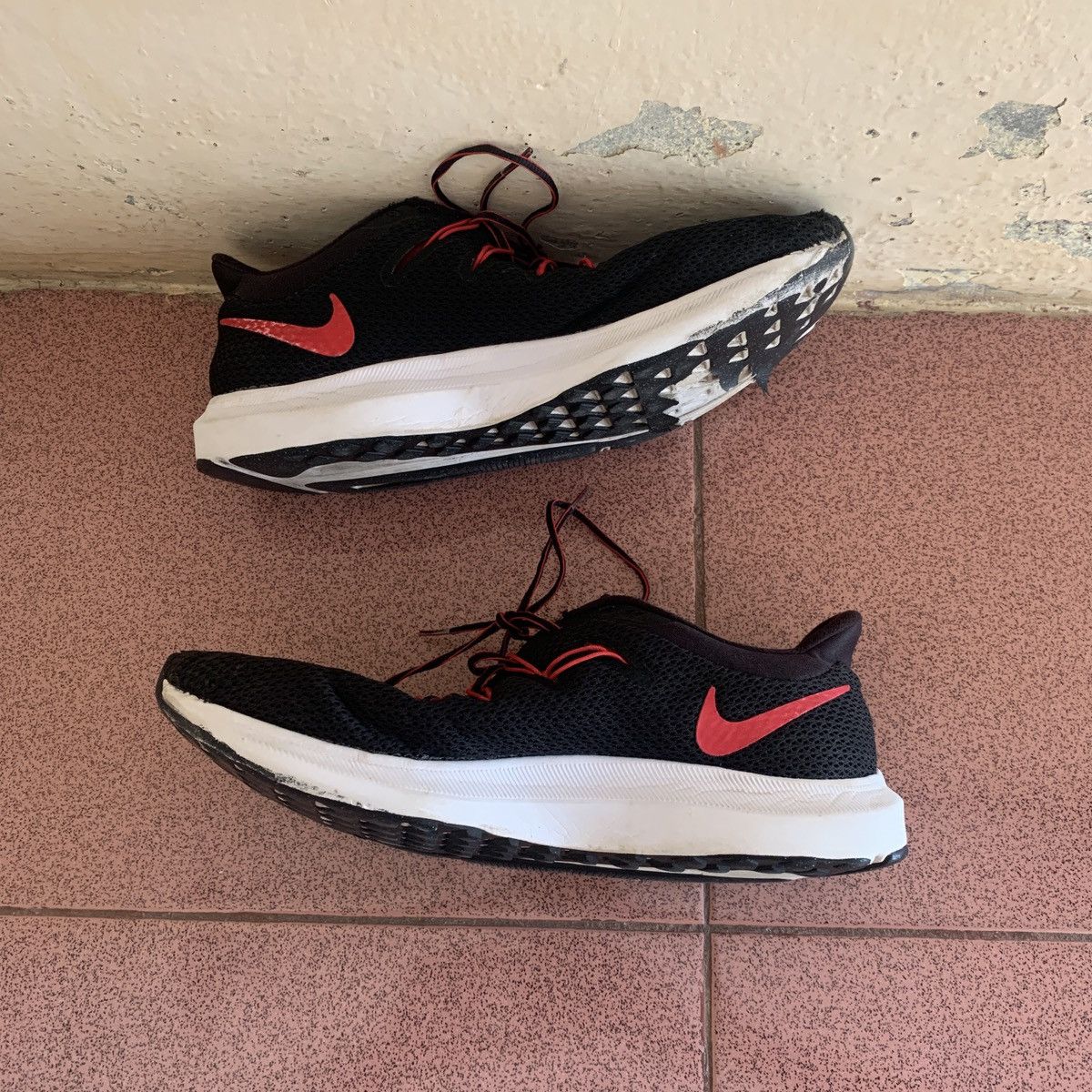 Nike Quest 2.0 Black Red Running Shoes, Men's (Size 11)