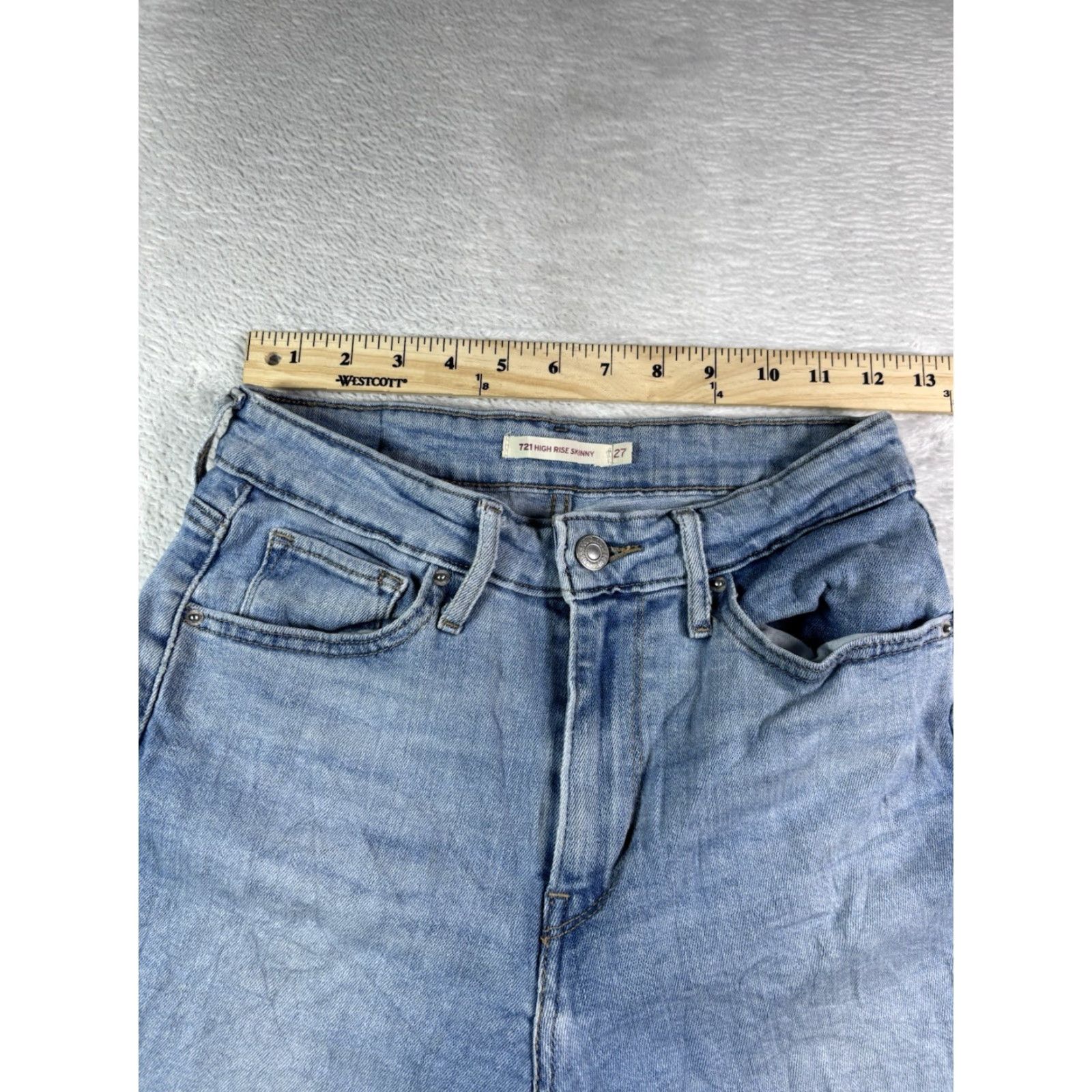 Levi's VINTAGE? No. Levi’s Jeans Women's 721 High Rise Skinny Light Blue Wash Distressed Size 27 Size 28" / US 6 / IT 42 - 7 Thumbnail