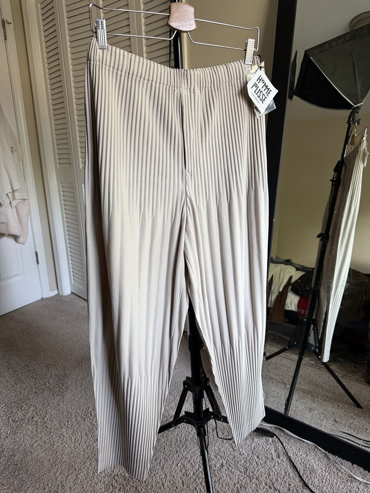 Homme Plisse Issey Miyake HOMME PLISSÉ ISSEY MIYAKE Beige Color Pleats Trousers Size US 34 / EU 50 - 1 Thumbnail