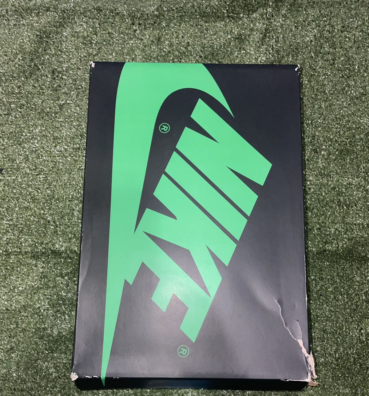 Nike Jordan 1 Retro High OG Lucky Green Size 9.5 Size US 9.5 / EU 42-43 - 5 Thumbnail