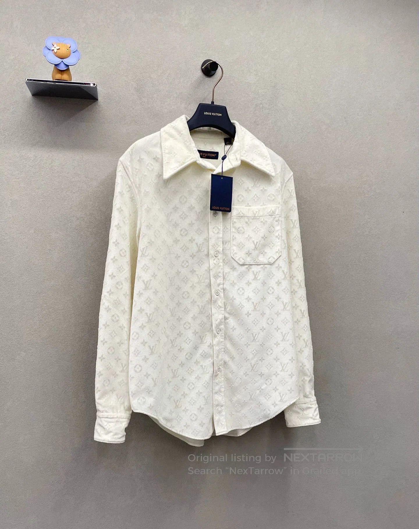 Louis Vuitton stylish white logo shirt in size large. Size US L / EU 52-54 / 3 - 3 Thumbnail