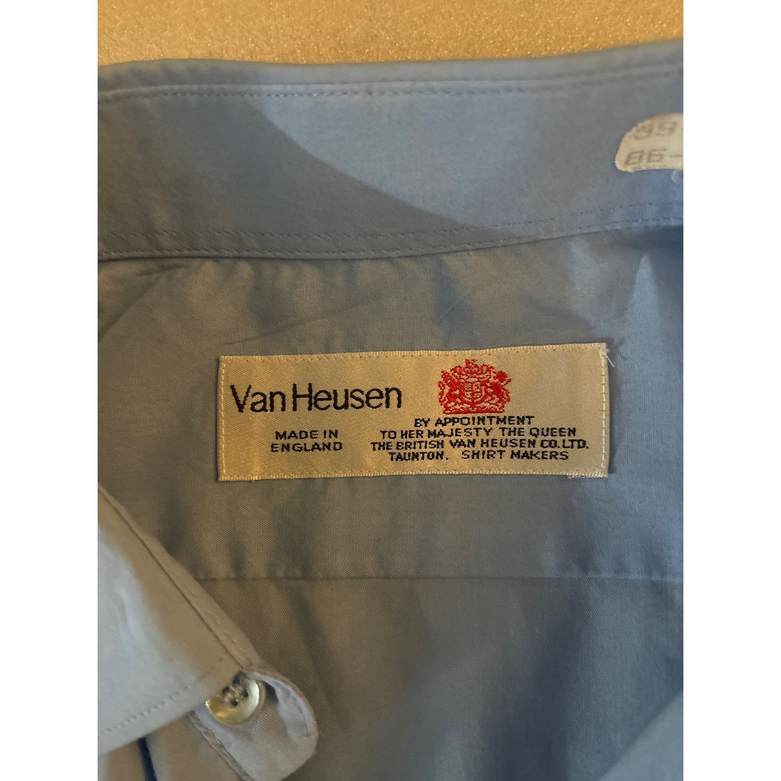 Van Heusen Van Heusen Light Blue Dress Shirt 15 1/2 Business Casual Size US XS / EU 42 / 0 - 10 Thumbnail