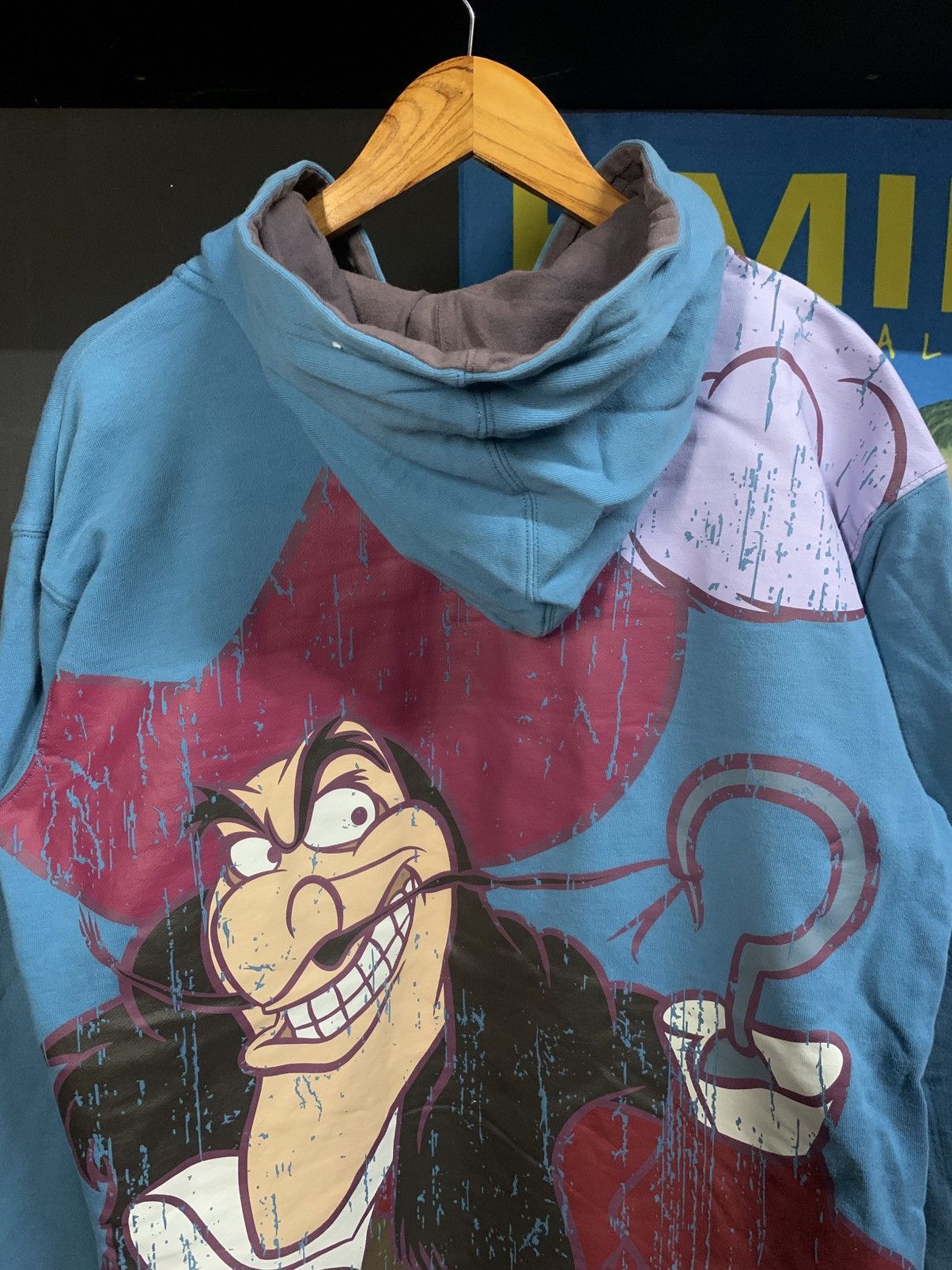 Disney DISNEY TOKYO CAPTAIN HOOK HOODIE Size US L / EU 52-54 / 3 - 3 Thumbnail