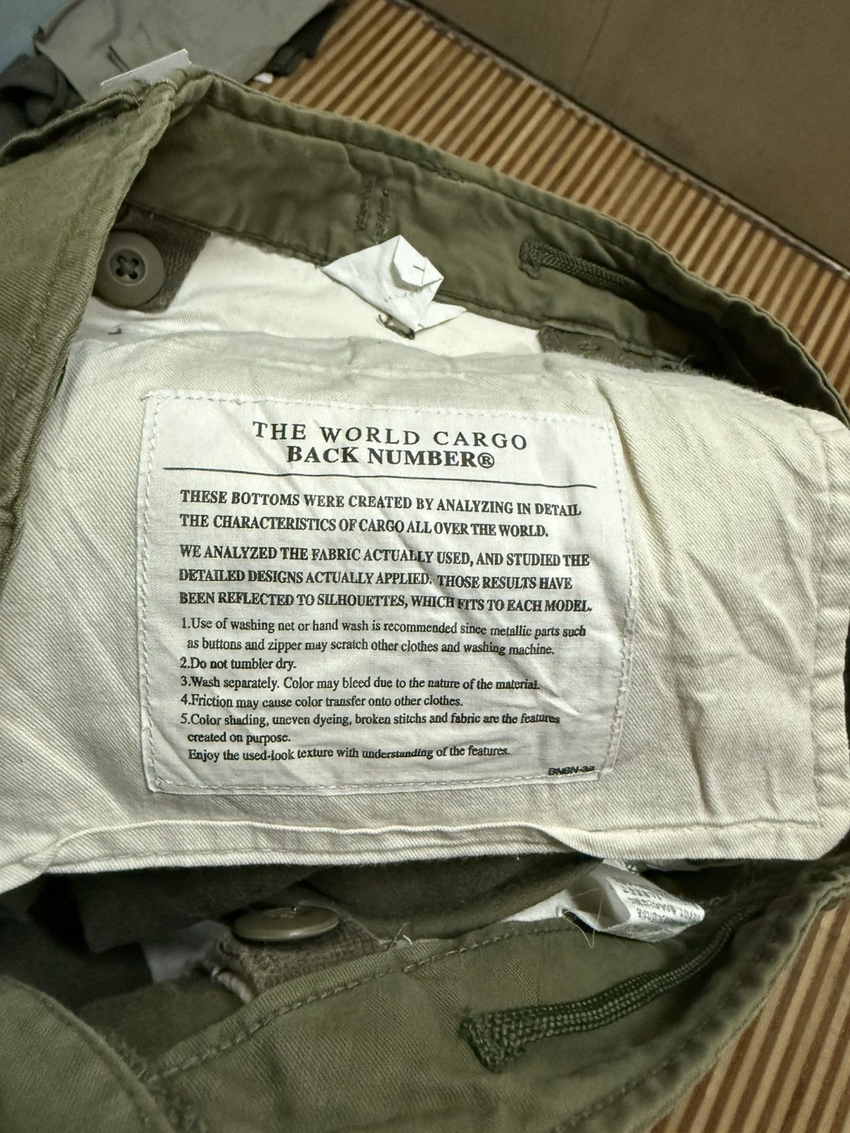 Vintage Vintage The World Cargo Back Number Cargo Pants Streetwear Size US 30 / EU 46 - 9 Thumbnail
