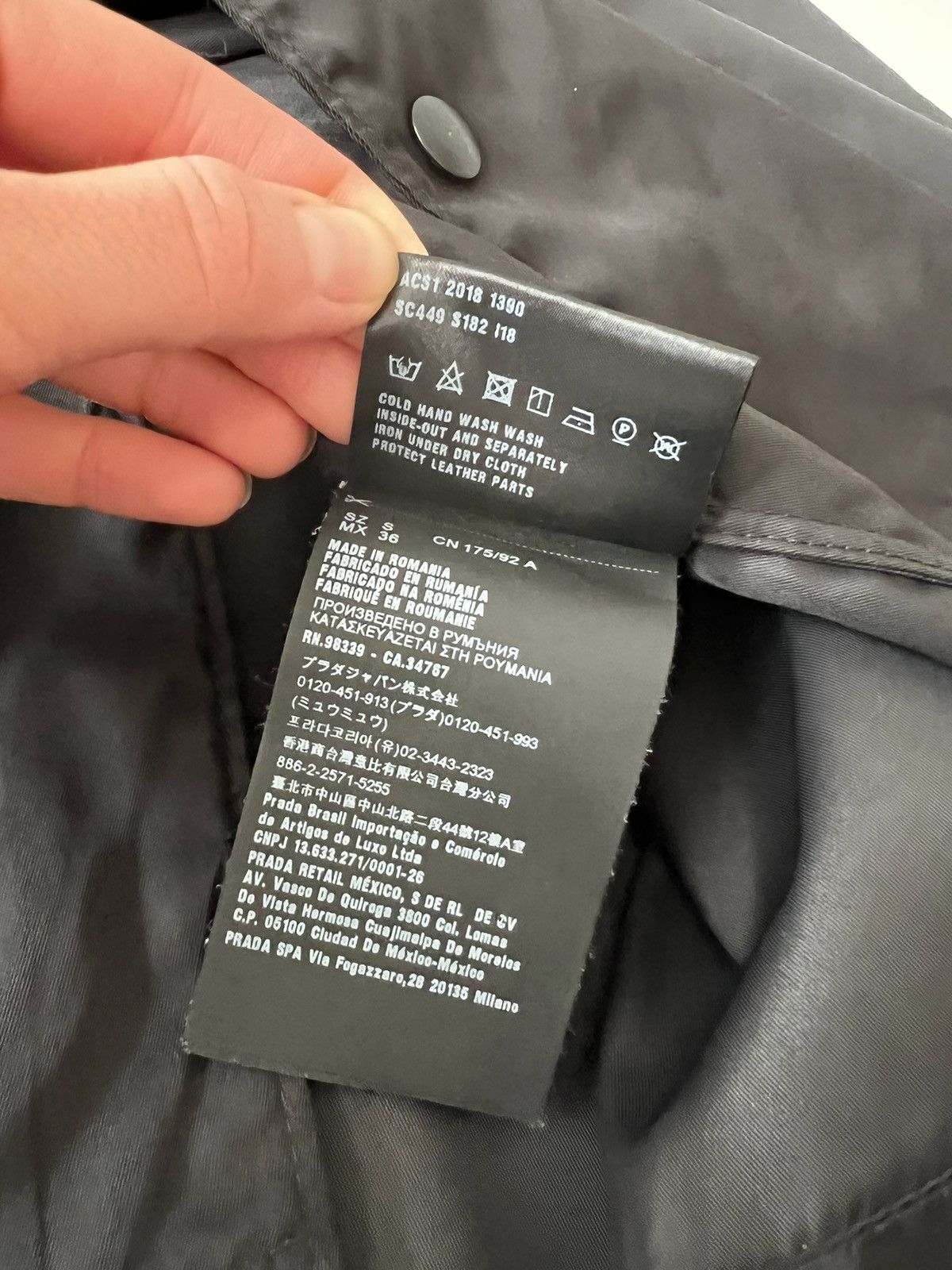 Prada Prada Re-Nylon padded shirt Size US M / EU 48-50 / 2 - 13 Thumbnail