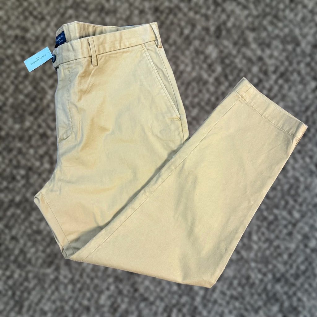 Banana Republic Banana Republic Mens Pants Chino Straight Leg 5-Pocket 32 Regular Beige C3-12 Size US 32 / EU 48 - 1 Thumbnail