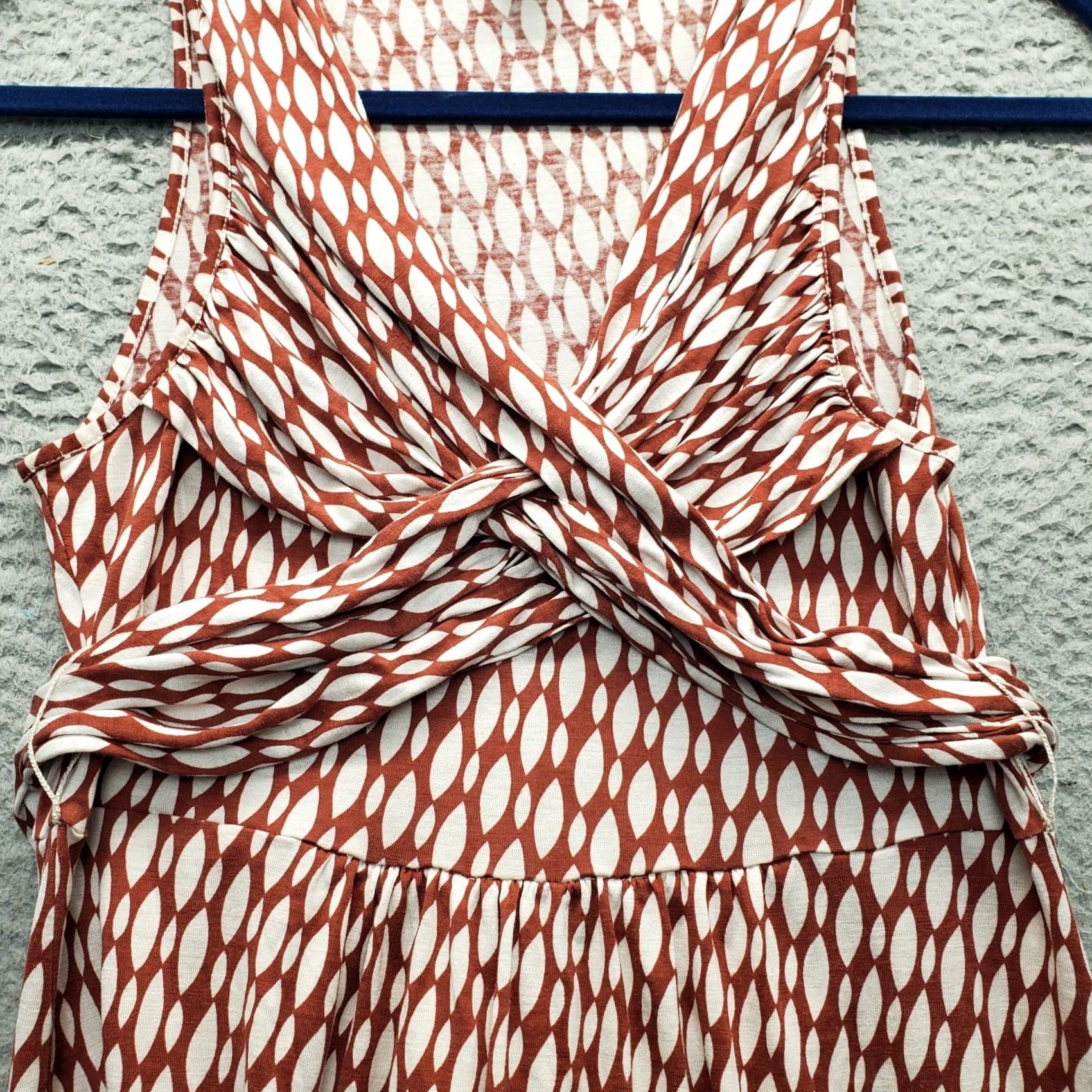 Banana Republic Banana Republic Women XS Brown Geo Print Silk Fit & Flare Dress Sleeveless Midi Pleated Tie Back Geometric Print N/A N/A Size XS / US 0-2 / IT 36-38 - 8 Thumbnail