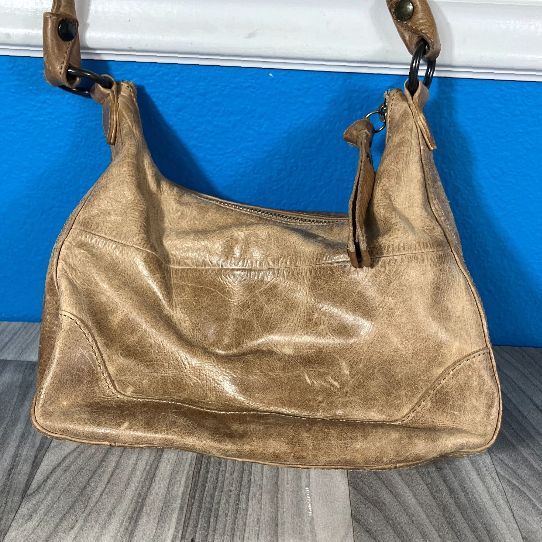 Frye Frye Melissa Crossbody Bag Tan Leather Distressed Zip Medium Women’s Size M / US 6-8 / IT 42-44 - 4 Thumbnail
