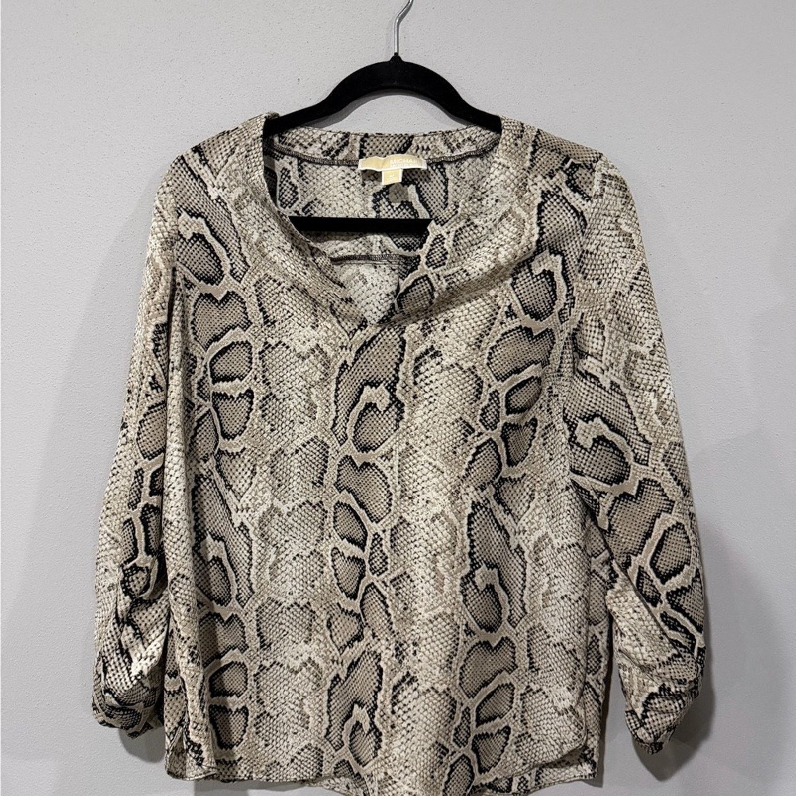 Michael Kors Michael Michael Kors Snakeskin V-Neck Blouse Size Medium Size M / US 6-8 / IT 42-44 - 1 Thumbnail