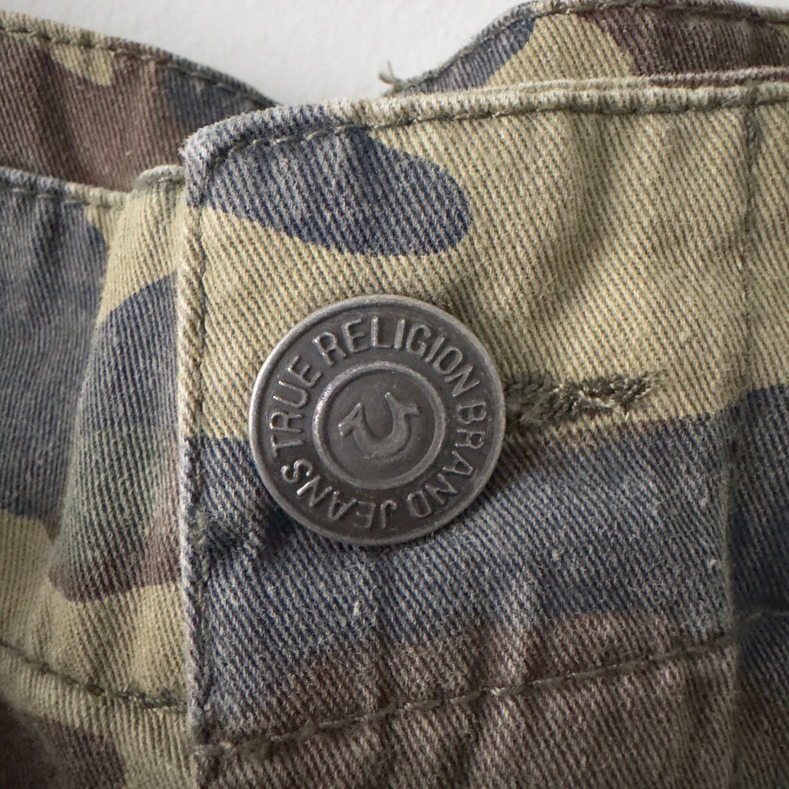 True Religion True Religion Camo Cargo Shorts Camouflage Pockets Zip Y2K Size US 38 / EU 54 - 14 Thumbnail