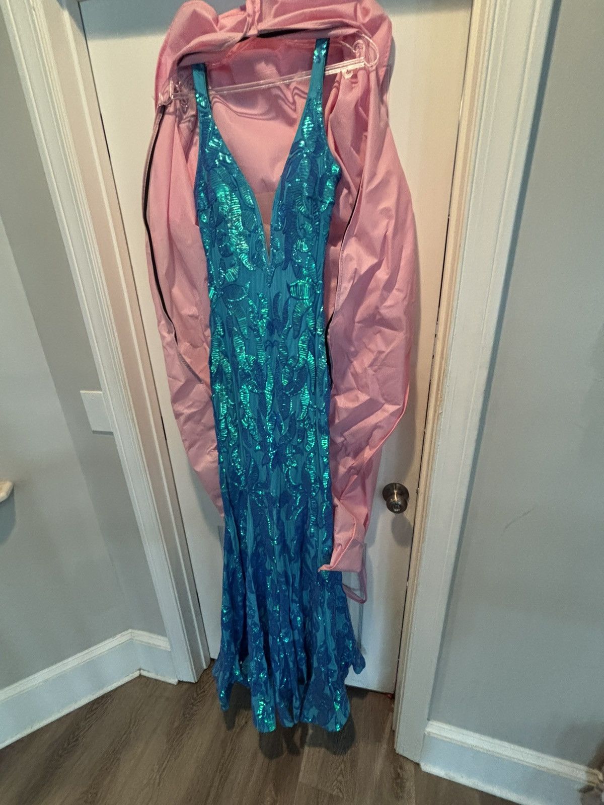Other Jovani 08646 royal blue sequined prom gown. Size M / US 6-8 / IT 42-44 - 1 Thumbnail