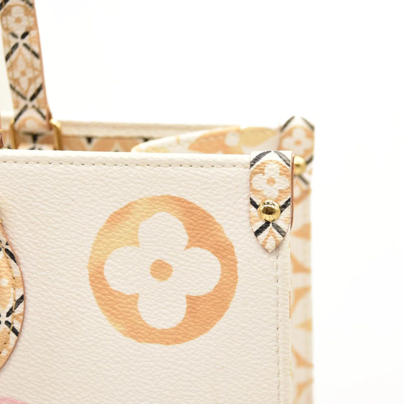 Louis Vuitton Louis Vuitton Monogram Giant By The Pool 2.0 Onthego MM Size ONE SIZE - 7 Thumbnail