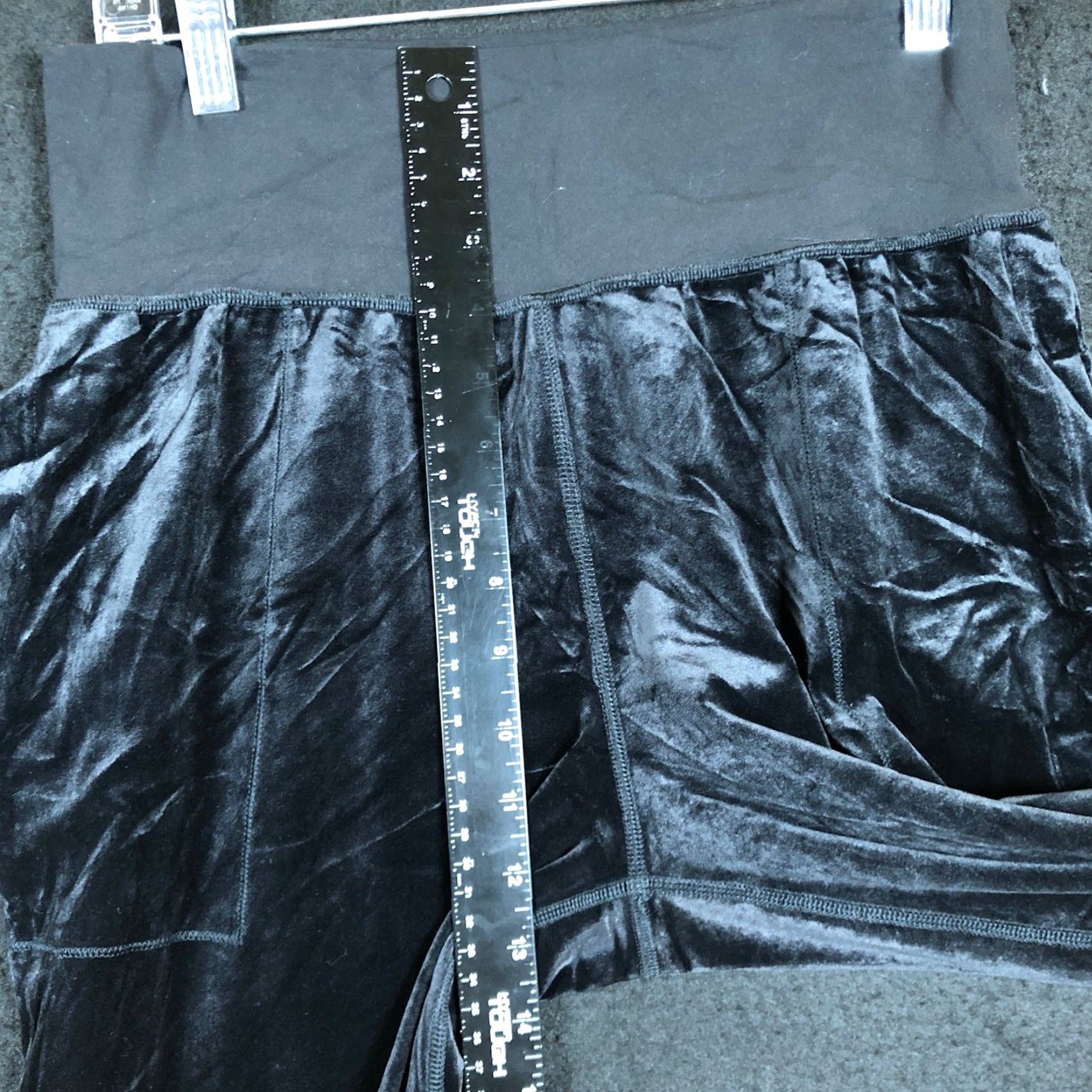 Athleta Athleta Pants Womens Black Velvet Salutation Joggers Pockets Stretch Medium Casual Athletic Size 28" / US 6 / IT 42 - 7 Thumbnail