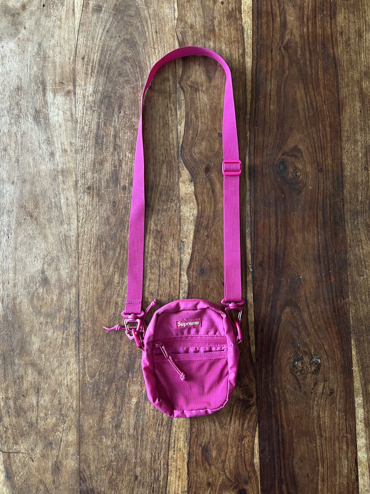 Supreme 22SS Sling Bag Pink 傷 Supreme Small Messenger Bag (SS22) - $98