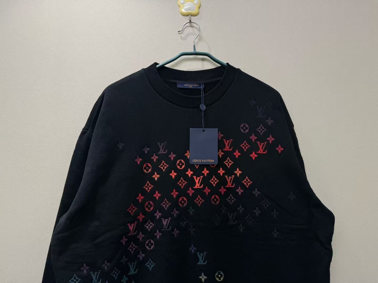 Louis Vuitton Louis Vuitton LV Embroidered Gradient Logo Hoodie Size US XXL / EU 58 / 5 - 2 Thumbnail