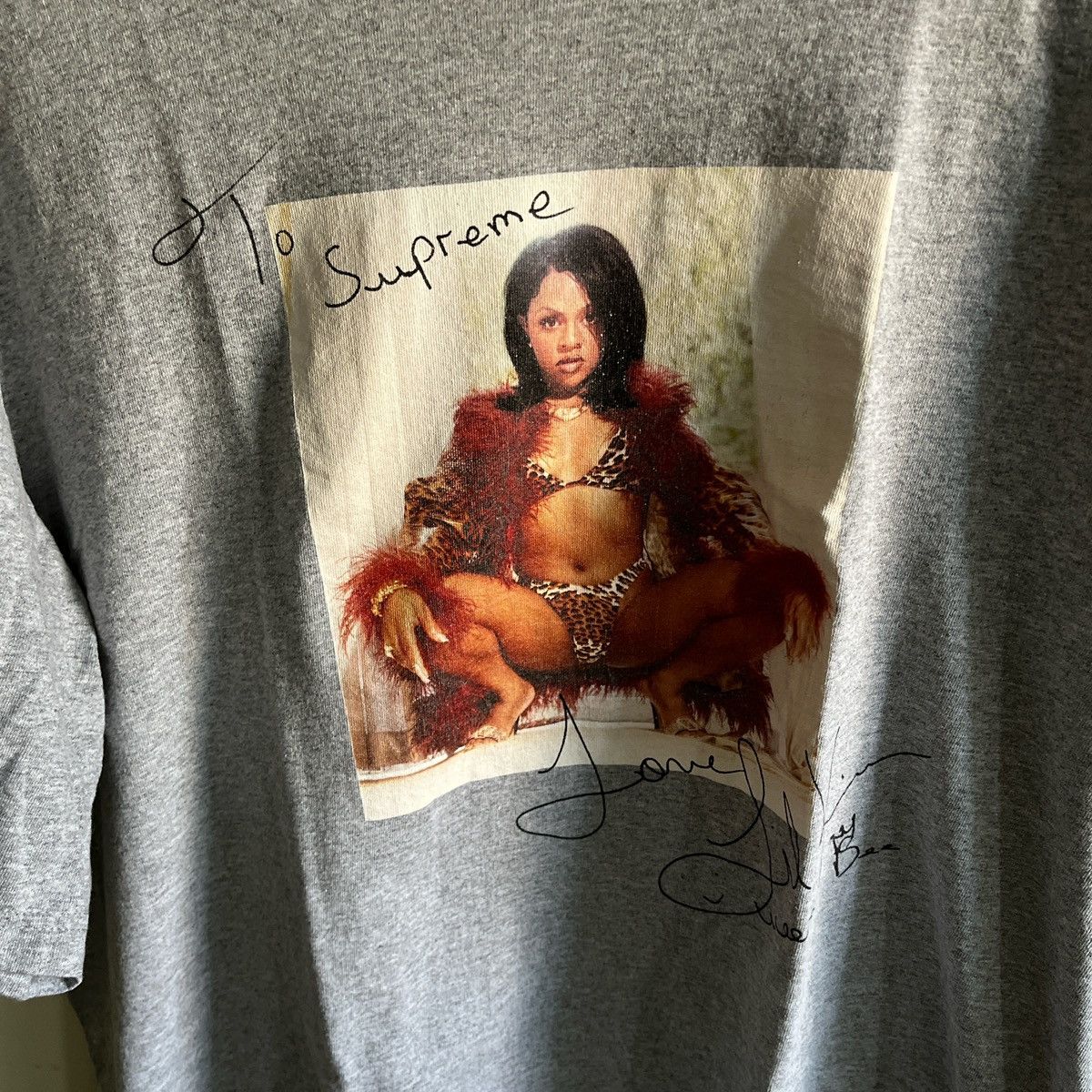 Supreme Lil Kim Signature Tee Supreme Gray Size US XL / EU 56 / 4 - 2 Thumbnail