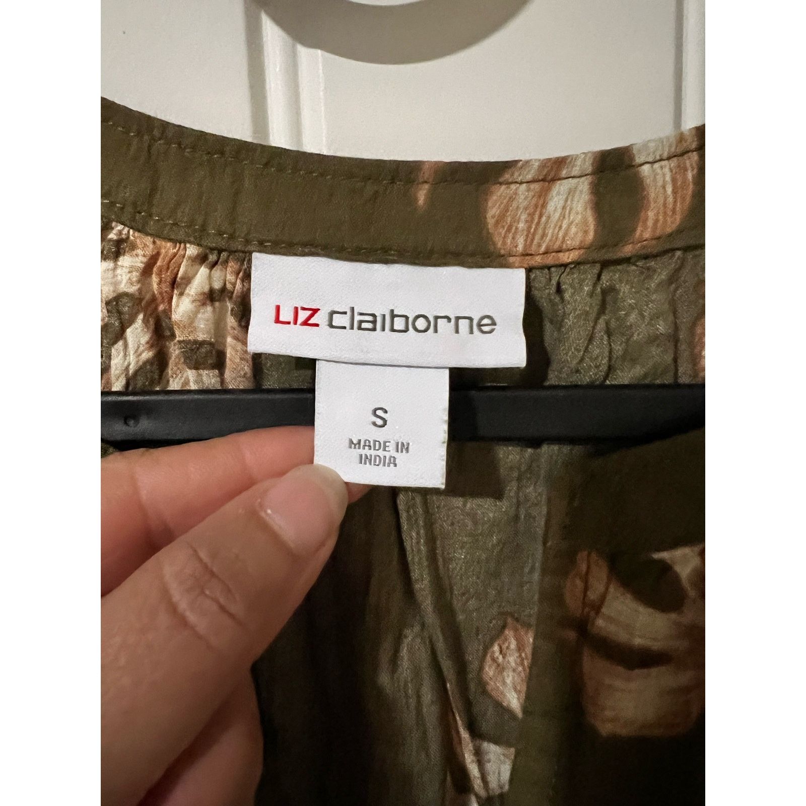 Liz Claiborne Sleeveless Y Neck Woven Olive Grove Leaf Floral Blouse Top S Size S / US 4 / IT 40 - 8 Thumbnail