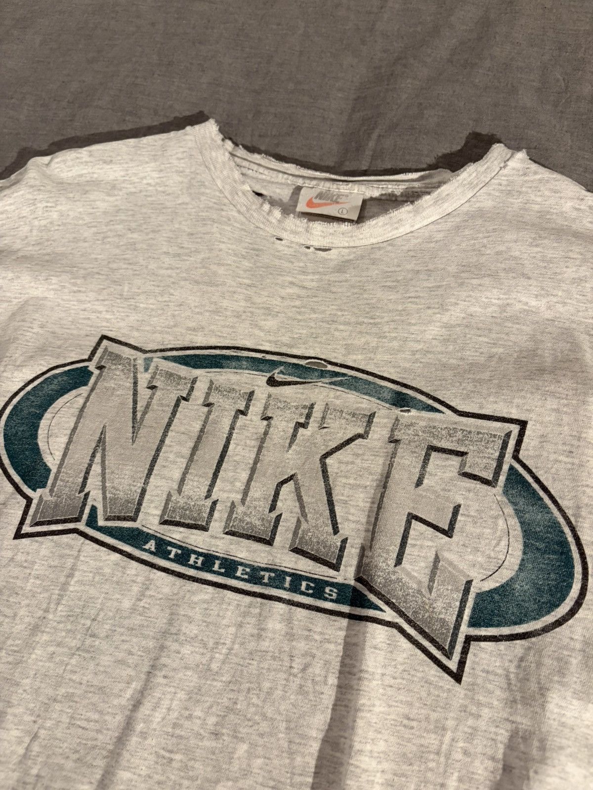 Nike Vintage Nike Athletic Tee Distress Size US L / EU 52-54 / 3 - 2 Thumbnail