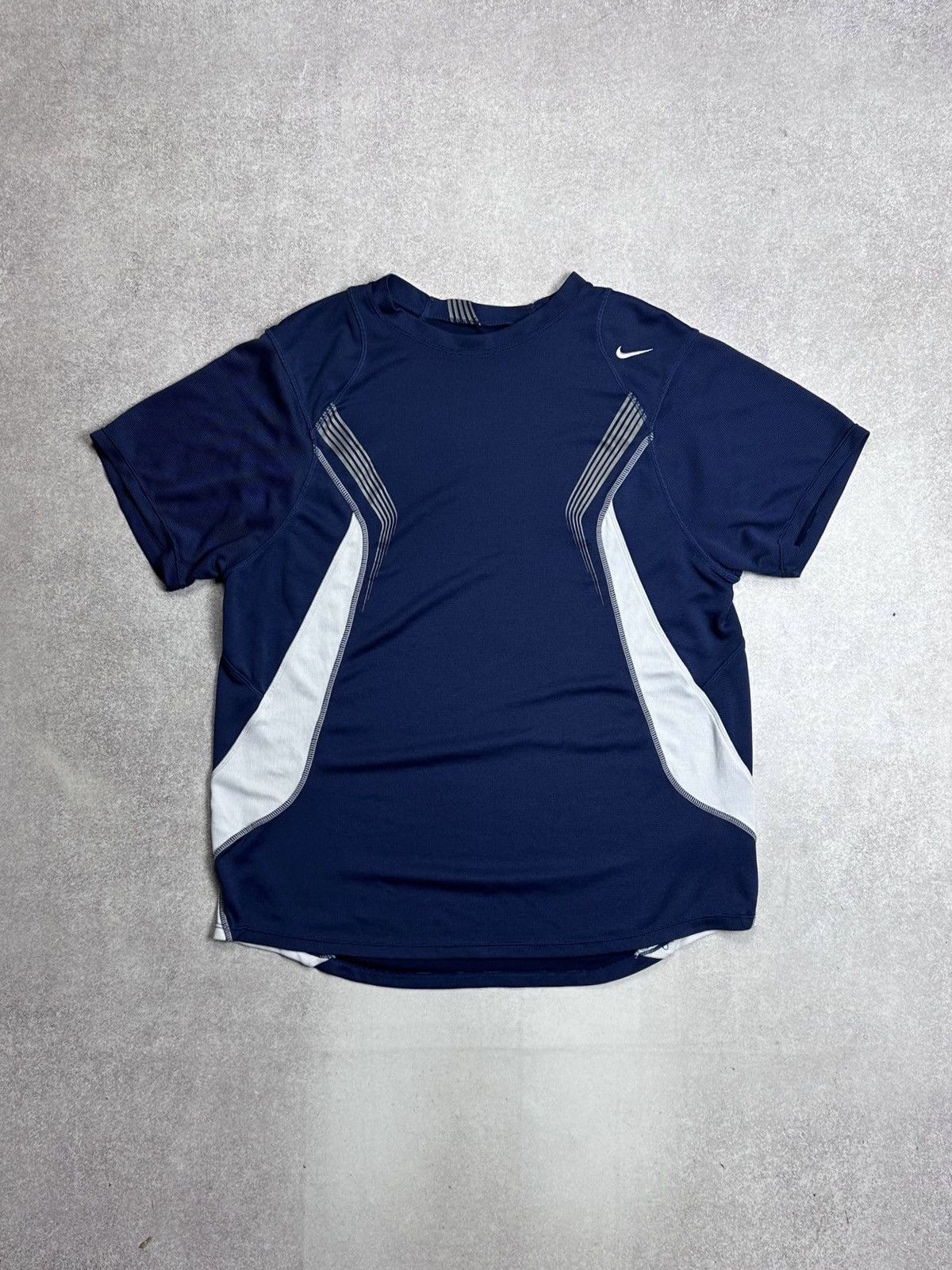Nike Vintage Nike Tn Skepta Style Retro T-shirt L Size US S / EU 44-46 / 1 - 1 Thumbnail