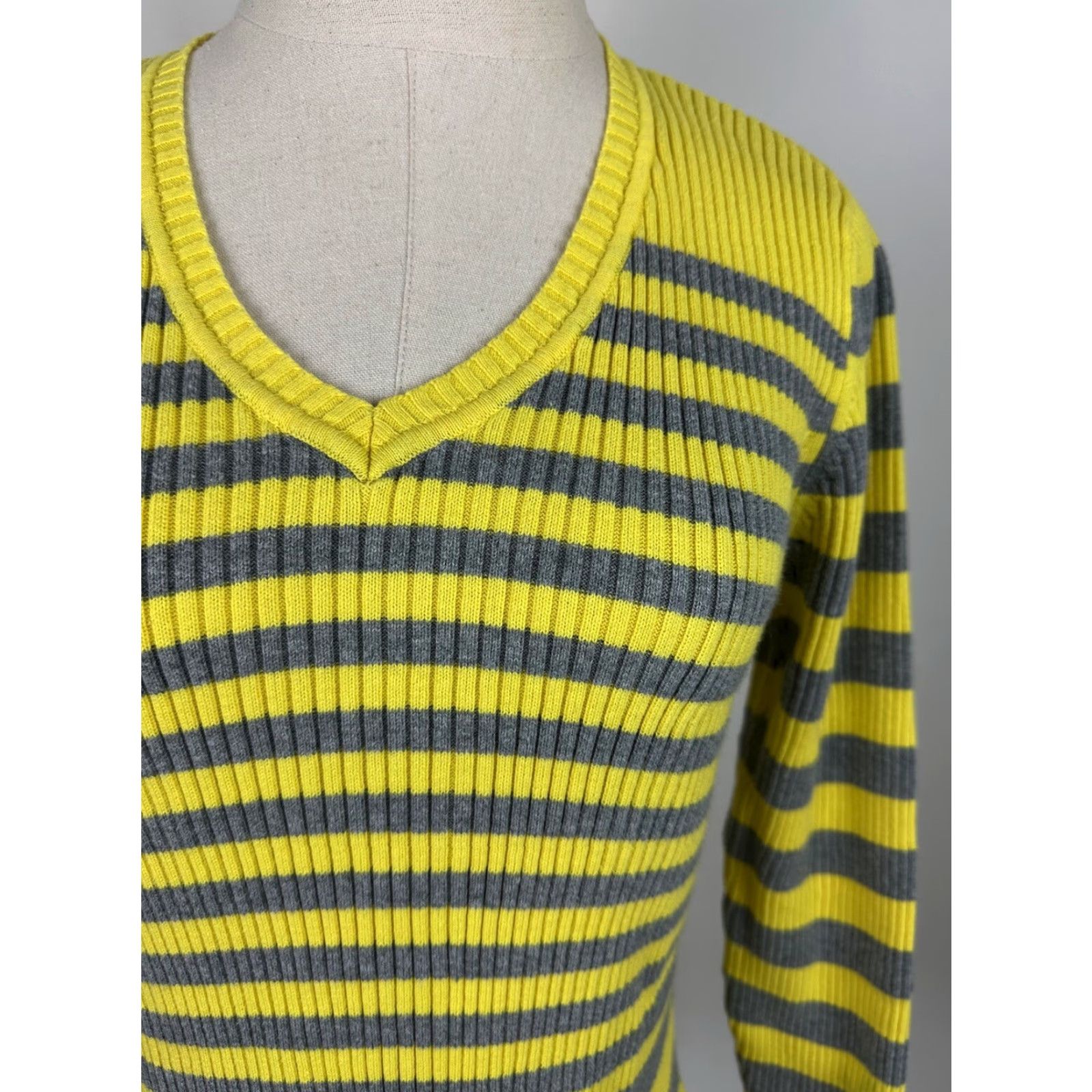 Vintage VINTAGE Y2K Sweater Womens Small Striped V-neck Lemon Yellow Gray Ribbed Knit Size S / US 4 / IT 40 - 3 Thumbnail