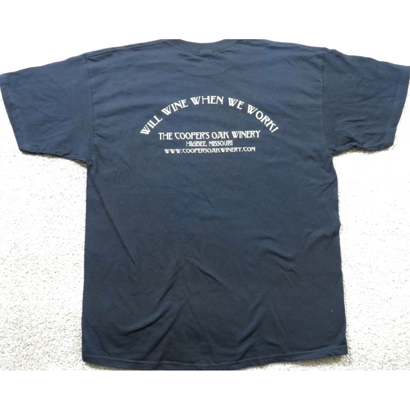 Hanes Hanes T-Shirt Men XL Black Snoopy Bar Drinking Coopers Oak Winery Higbee MO USA Holiday Retro USA 2000s Vintage? Size US XL / EU 56 / 4 - 5 Thumbnail