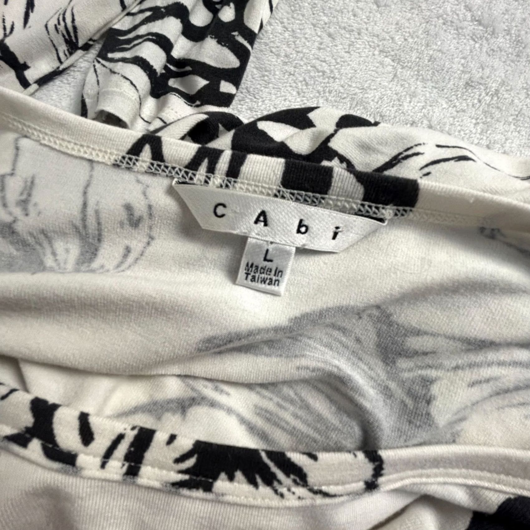 Vintage CAbi Womens Tunic Top - Floral & Butterfly Asymmetrical Hem, Long Sleeve, Stretch, White/Black, Large Size L / US 10 / IT 46 - 3 Thumbnail