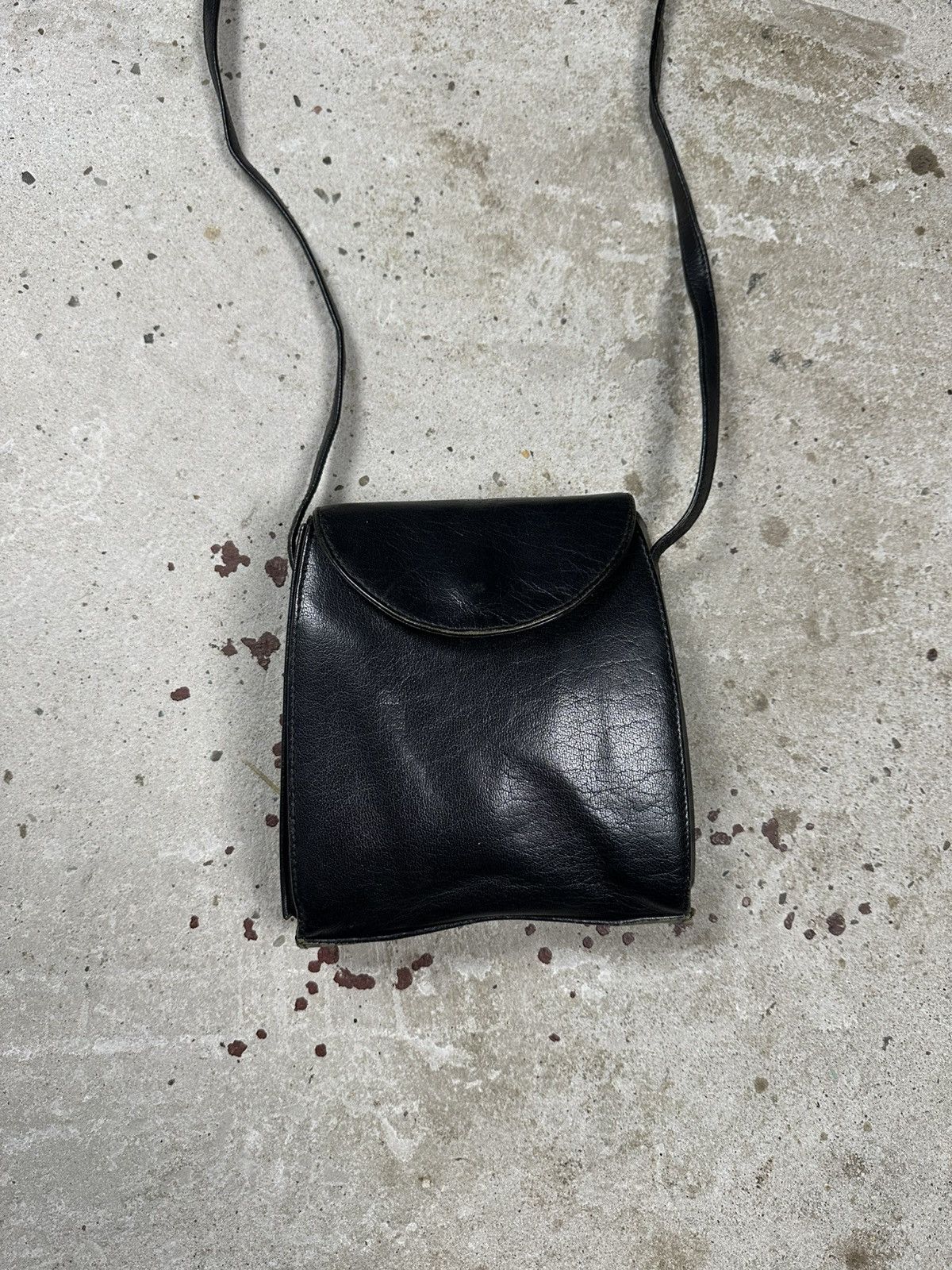 Japanese Brand Vintage Y2K Black Genuine Leather Messenger Crossbody Bag Size ONE SIZE - 3 Thumbnail
