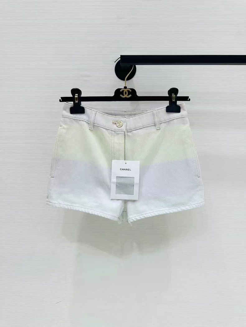 Chanel Chanel Light striped color-blocked denim shorts Size 42" / US 20 - 1 Thumbnail