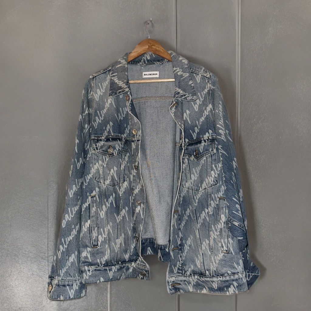 Balenciaga Balenciaga Bell-Sleeve Denim Jacket In Logo Print Size S / US 4 / IT 40 - 1 Thumbnail