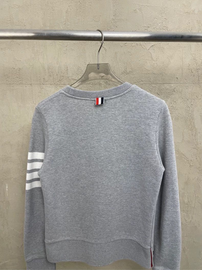 Thom Browne Thom browne Gray four-striped round-neck sweatshirt 2504-Ne Size US XS / EU 42 / 0 - 4 Thumbnail