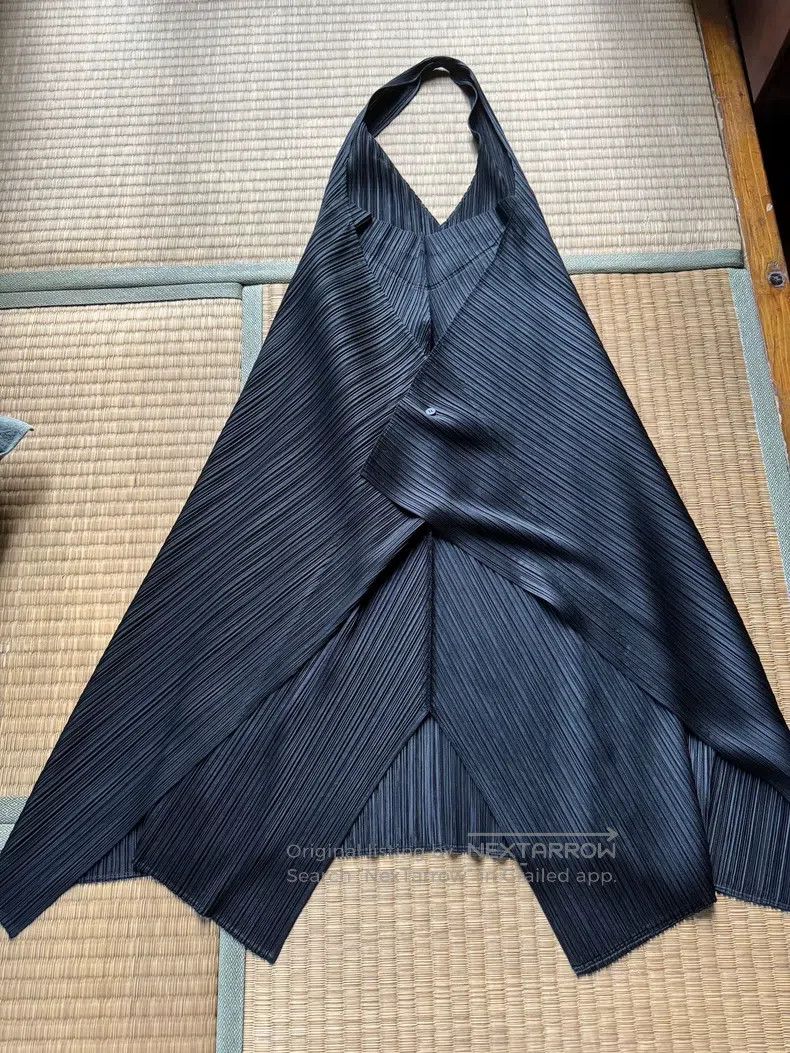 Issey Miyake Issey Miyake Black Pleated Halter Dress Size S / US 4 / IT 40 - 2 Thumbnail
