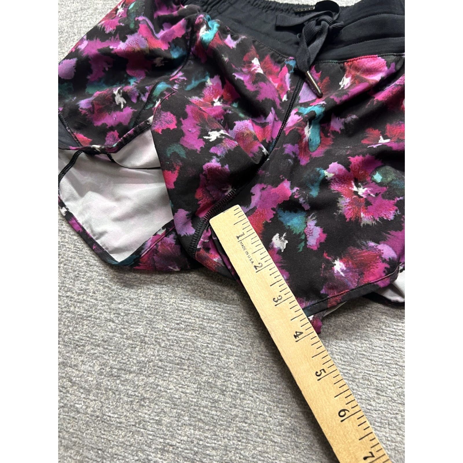 Lululemon Lululemon Hotty Hot Shorts Mini Midnight Bloom Fuchsia Floral Workout Run Size 4 Size 27" / US 4 / IT 40 - 5 Thumbnail