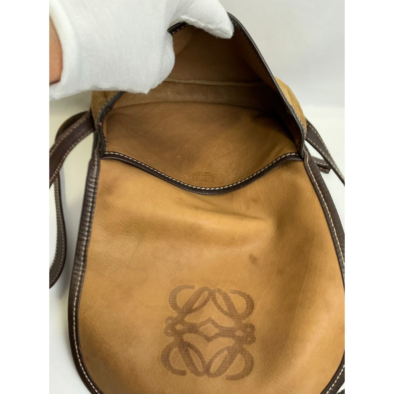 Loewe Vintage Loewe Crossbody Anagram Shoulder Bag Suede Leather Size ONE SIZE - 13 Thumbnail