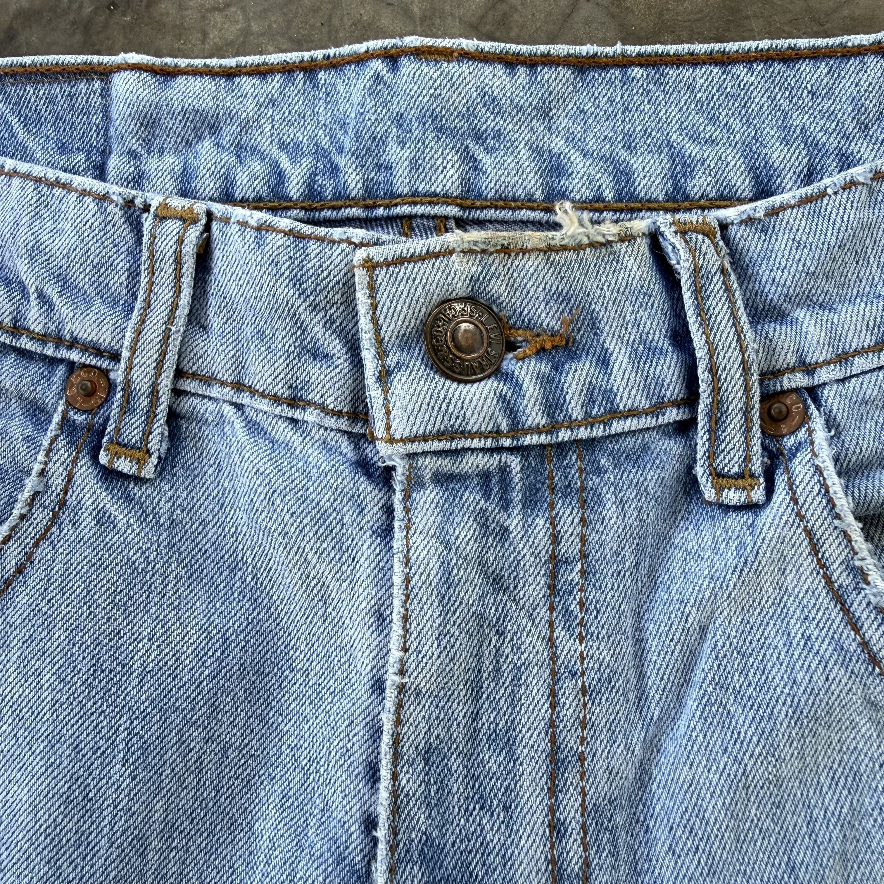 Levi's Vintage Clothing Vintage Levi's 512 Ripped Faded Light Wash Denim Jean W33 Size US 33 - 4 Thumbnail