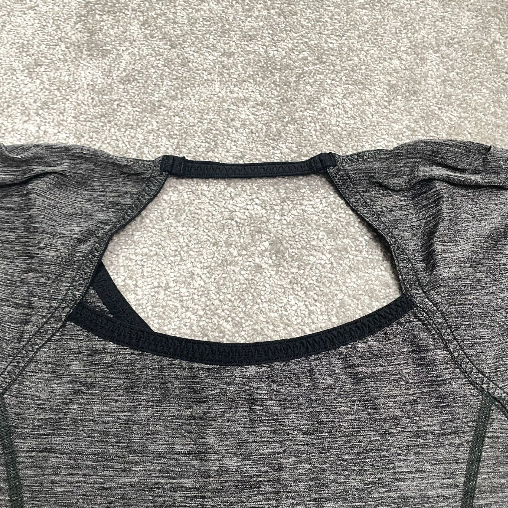 Lululemon Lululemon Women's Active Top T-Shirt Short Sleeve V-Neck Breathable Lightweight Gym Fitness Athleisure Size 10 Gray Size L / US 10 / IT 46 - 3 Thumbnail