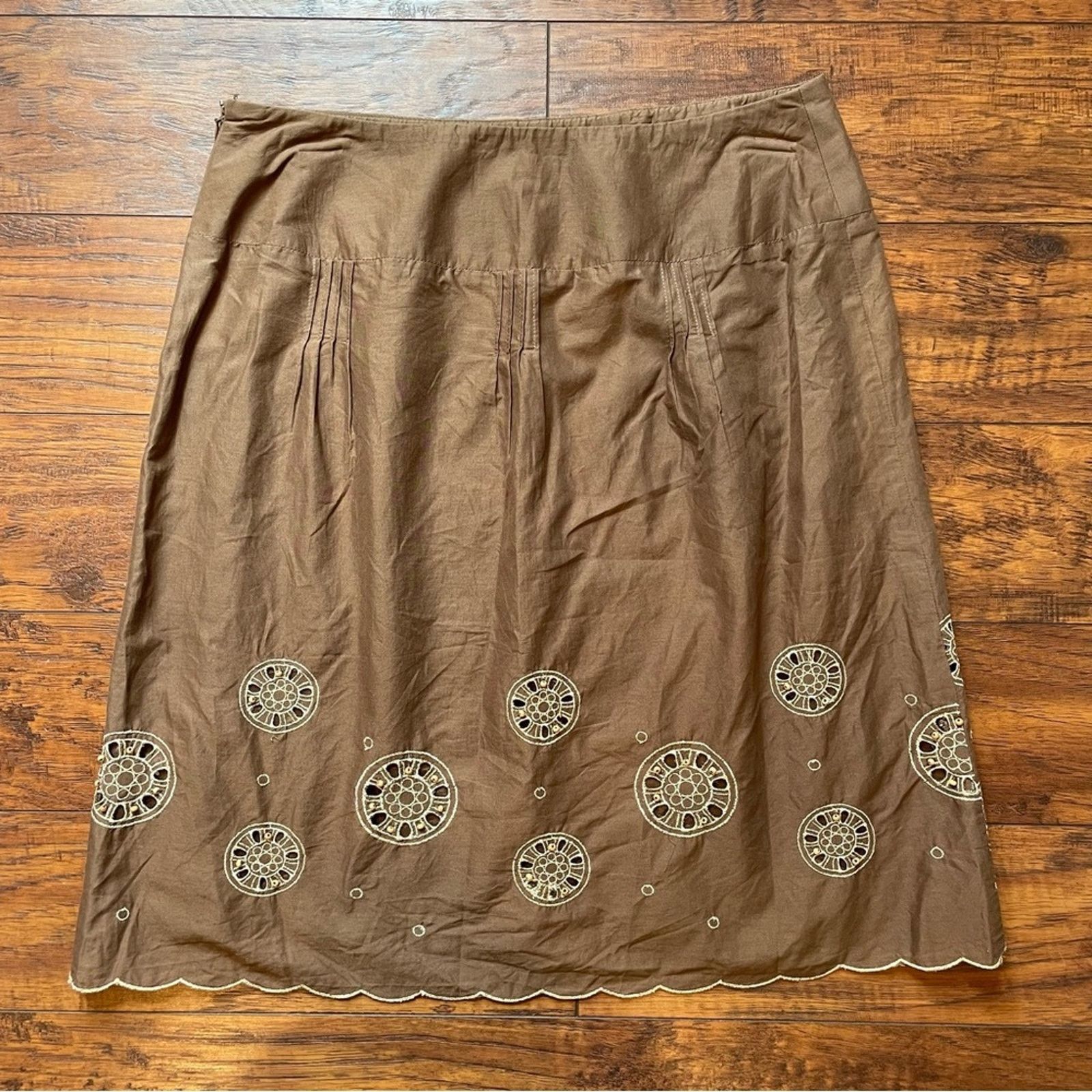Loft Ann Taylor LOFT Embroidered Beaded Skirt 6P Size 28" / US 6 / IT 42 - 1 Thumbnail