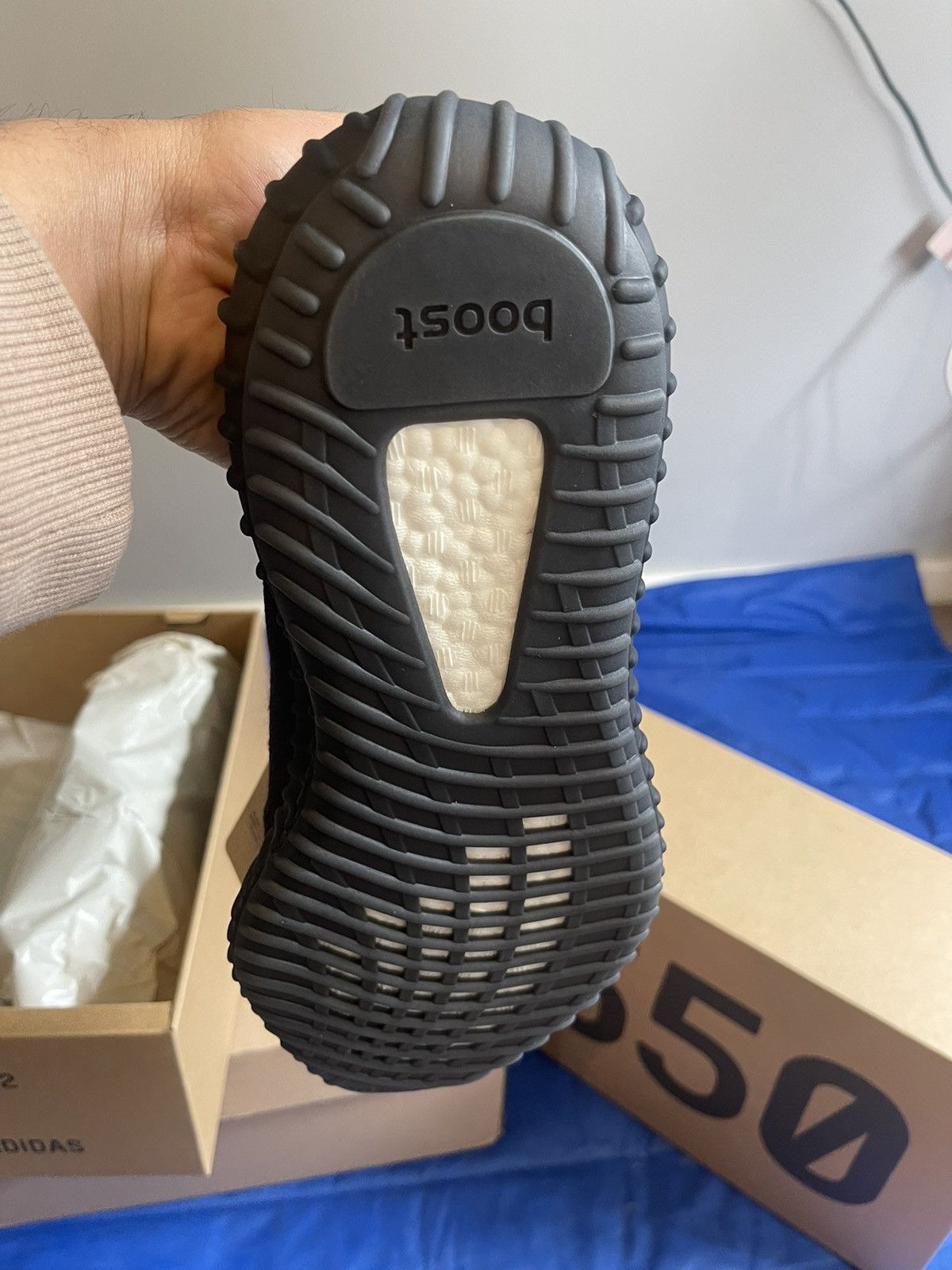 Yeezy Yeezy 350 V2 Onyx V2 Size US 10 / EU 43 - 8 Thumbnail