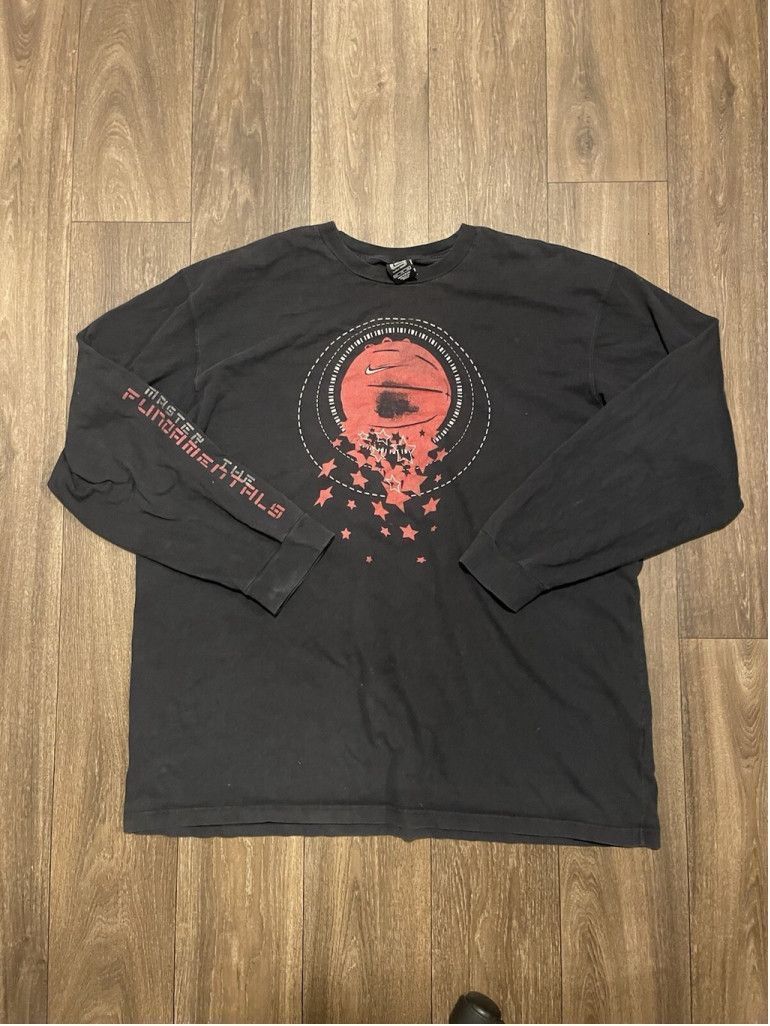 Nike Lebron James vtg 2000s Long-Sleeve T-Shirt(stains come off) Size US XL / EU 56 / 4 - 1 Thumbnail