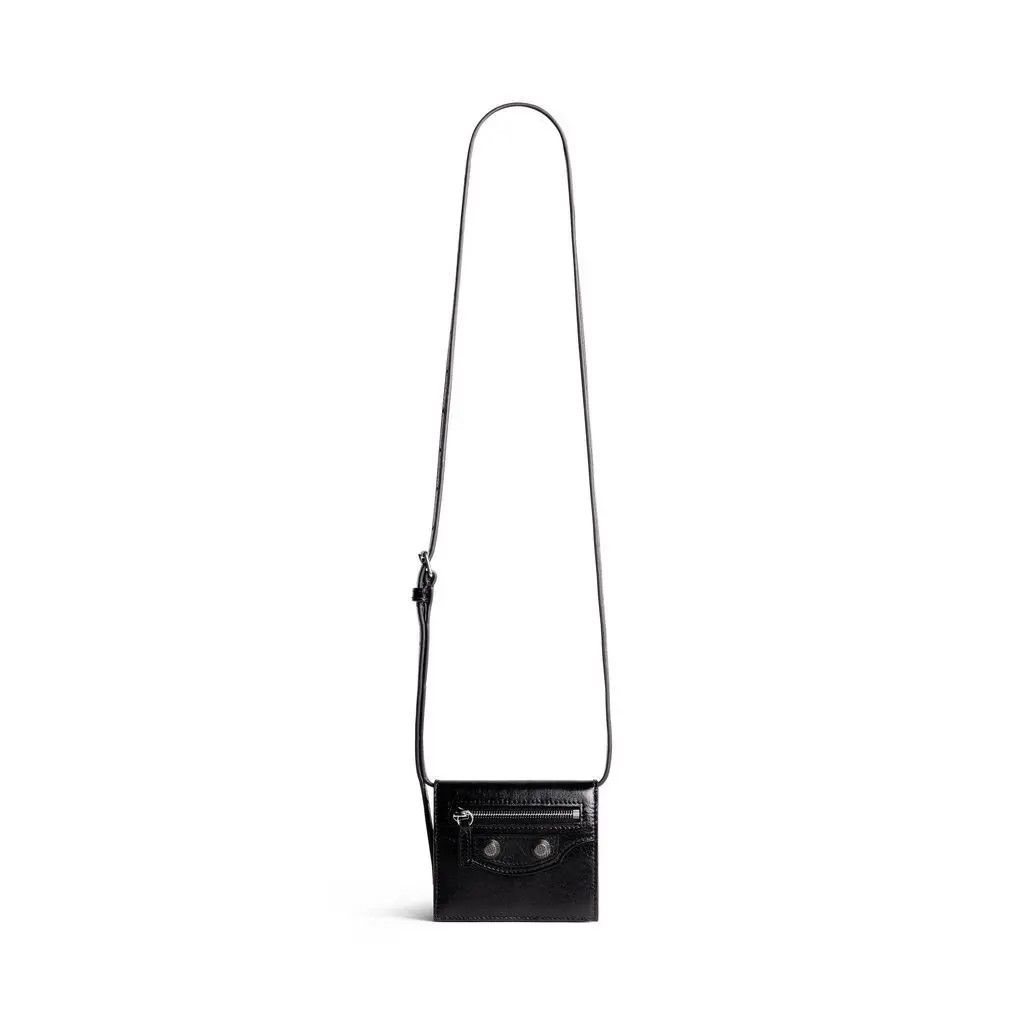 o1bcso1str0825 Size: OS / Le Cagole Wallet On Strap Black