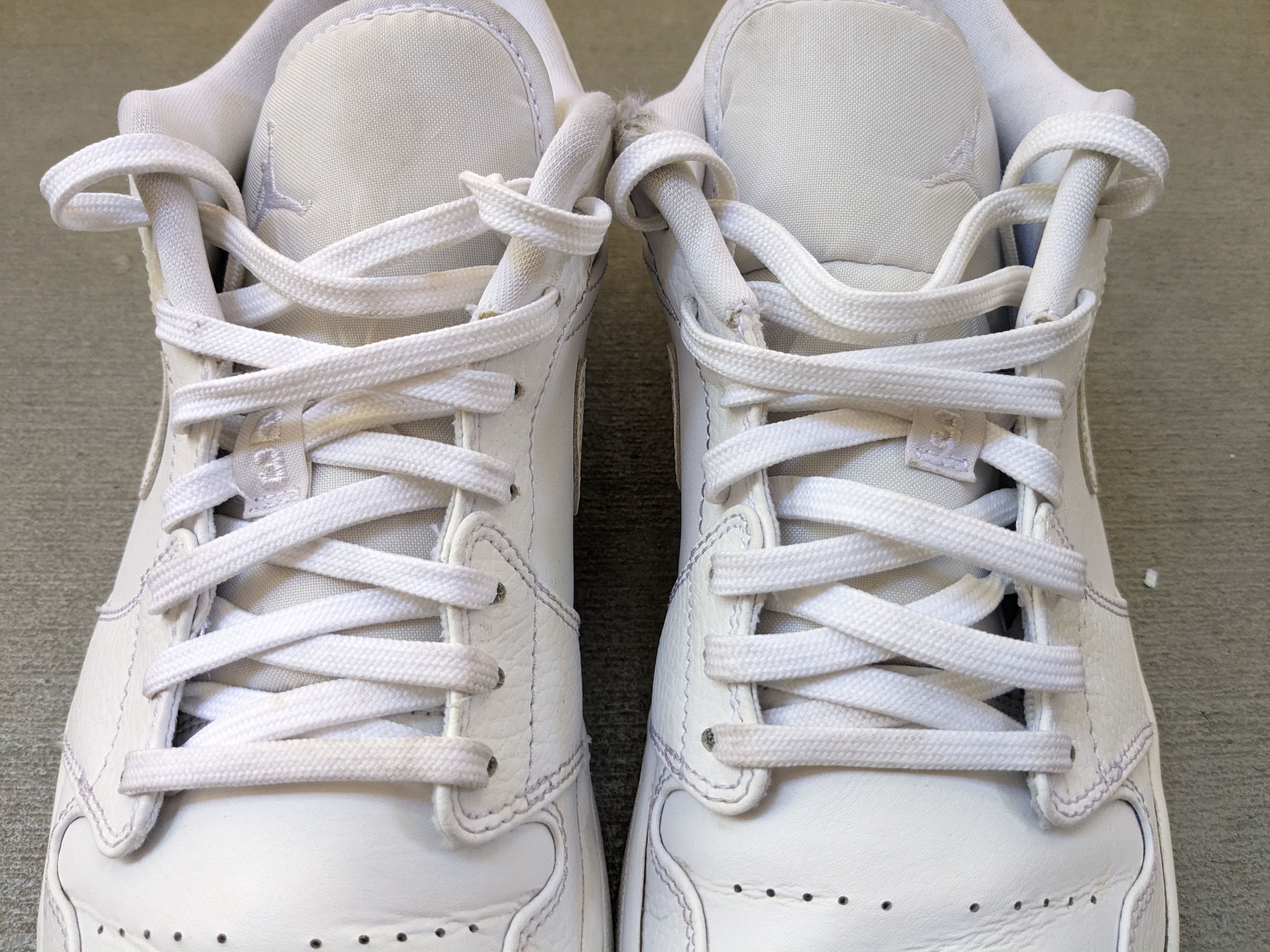 Jordan Brand × Nike Nike Air Jordan 1 Low Triple White 12 Leather 553558-130 Size US 12 / EU 45 - 6 Thumbnail