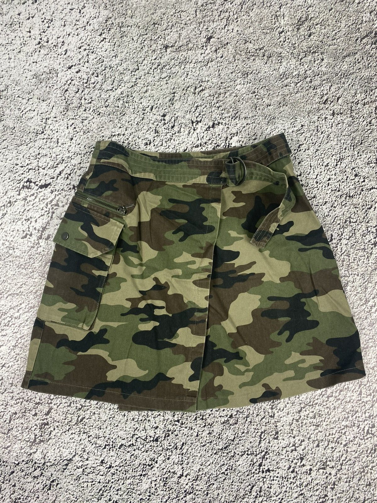 Vintage Vintage Y2K camo cargo mini skirt 00s outdoor style Size 24" / US 00 / IT 34 - 1 Thumbnail